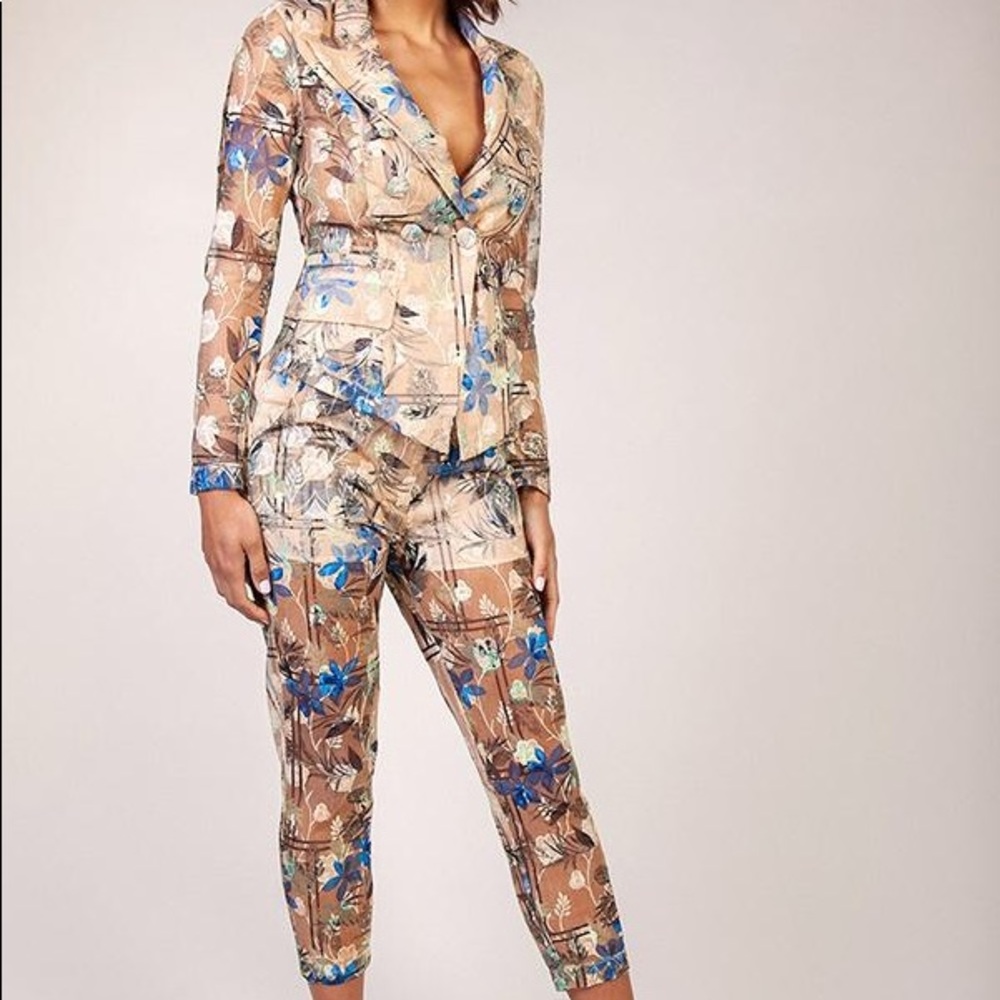 Women’s Floral 2pc pant set. NWT.